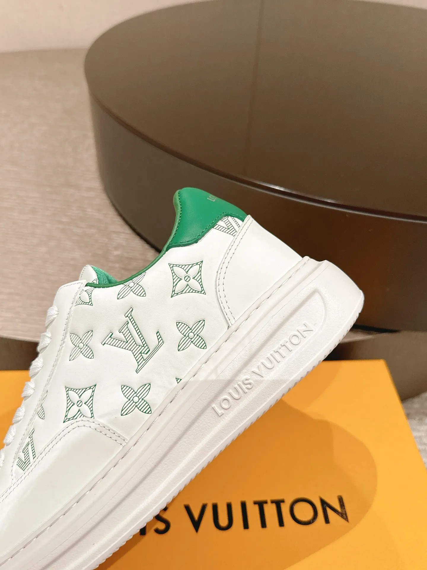 👟👟Ex-factory price 680👟👟 Women's shoes, women's clothing, LV25 new style, white shoes, best-selling models in the counter window, very three-dimensional and beautiful! Personalized printing, three-dimensional printed cowhide fabric...cowhide feet...original 4cm thick sole...Logo hot stamping, matching packaging, code number: 37-44 (45 customized, non-refundable)